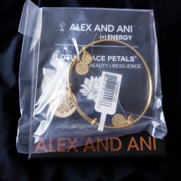 NWT Alex and Ani Lotus Peace Petals Bracelet    530 - Picture 3 of 6